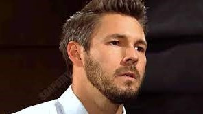   Scott Clifton ako Liam Spencer vo filme Odvážni a krásni