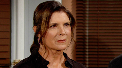 Sheila (Kimberlin Brown) näeb filmi 'Julged ja ilusad' teemal murelik