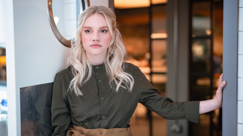   Kaynama Noktası dizisindeki Robyn rolünde Aine Rose-Daly