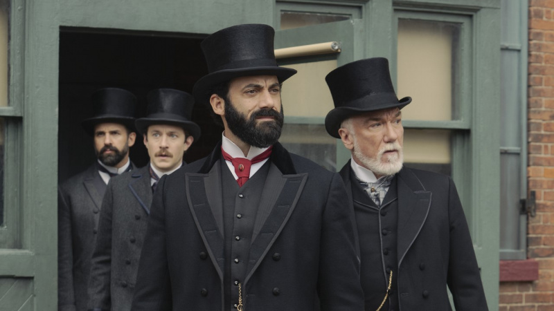 Morgan Spector en Patrick Page in The Gilded Age