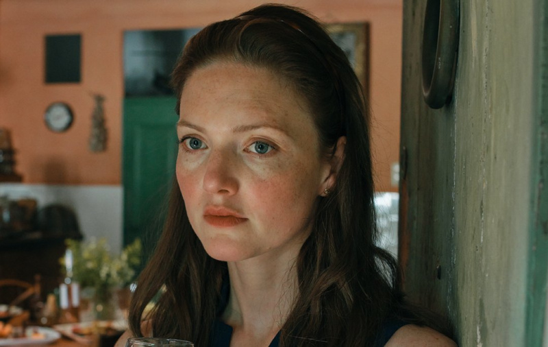   Holliday Grainger ως Rebecca.