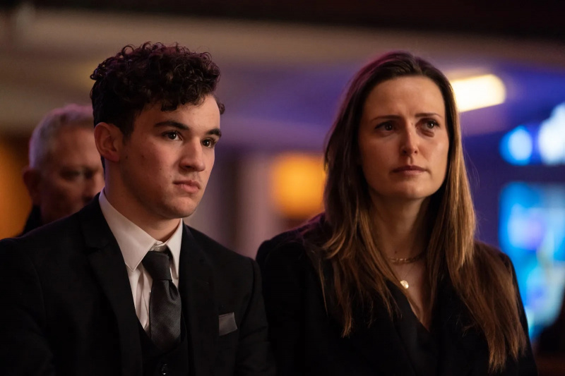   Mark Mckenna Jr kao Anthony Kinsella i Claire Dunne kao Amanda Kinsella