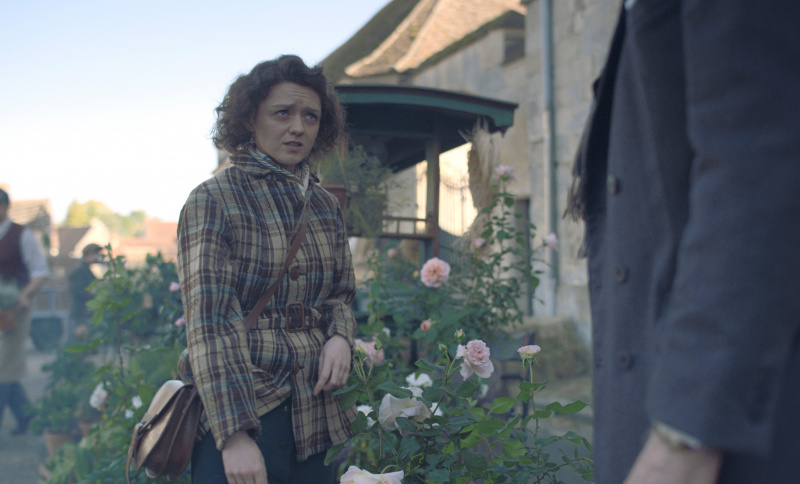   메이지 윌리엄스(Maisie Williams)의 캐서린 디올 역"The New Look