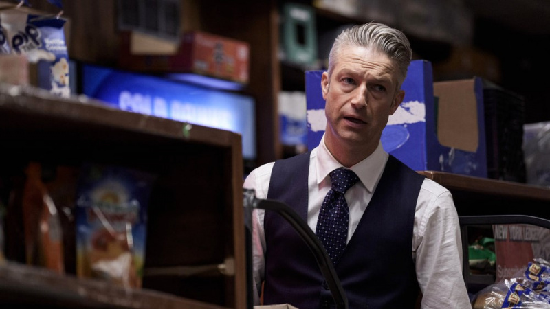   Питер Сканавино в роли ADA Доминика"Sonny" Carisi Jr. in Law & Order: SVU season 26 episode 8