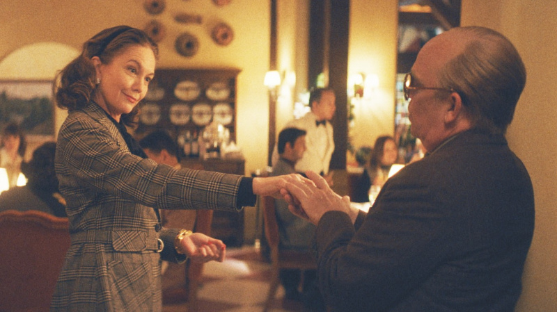   Diane Lane a Tom Hollander vo filme Feud: Capote vs the Swans