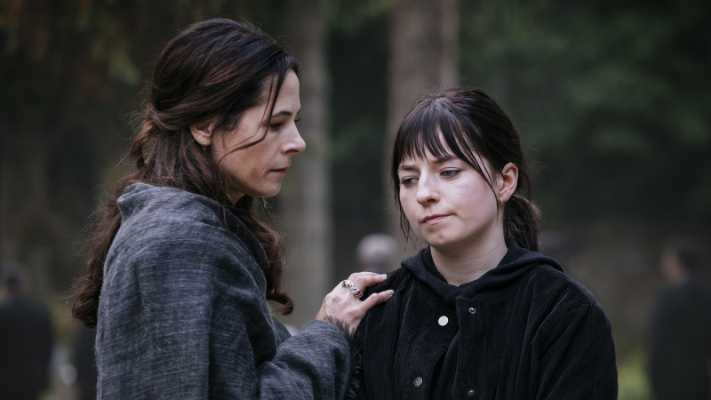   Elaine Cassidy Sarah Fenni, Hazel Doupe Harper Fenni rollis filmis Sanctuary: A Witches Tale