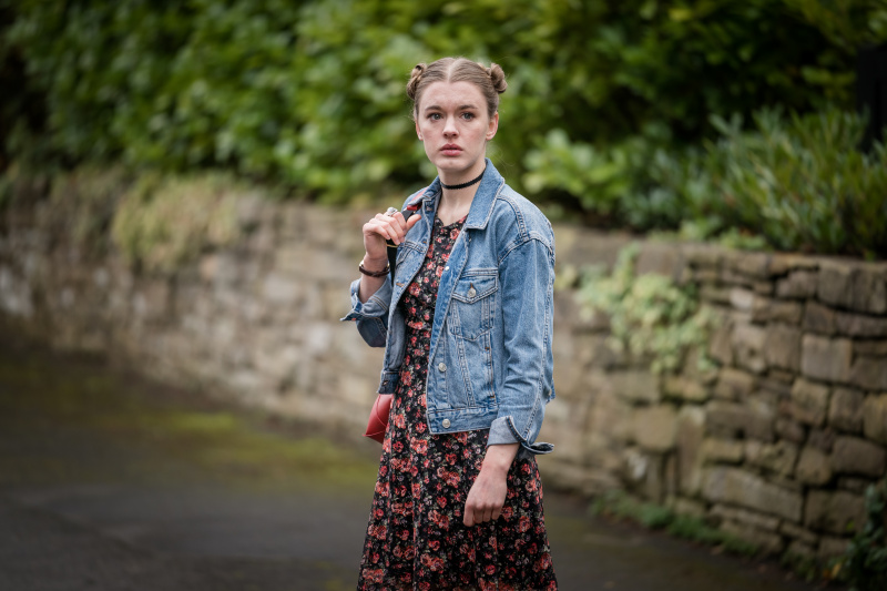   Jenny vyzerá znepokojene v Safe na Netflixe