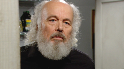  Tom (Clint Howard) ser bekymret ut i The Bold and the Beautiful