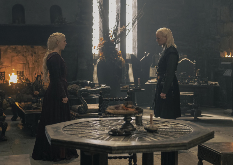   La regina Rhynaera (Emma D'Arcy) and Prince Daemon (Matt Smith) in House of the Dragon season 2 episode 2