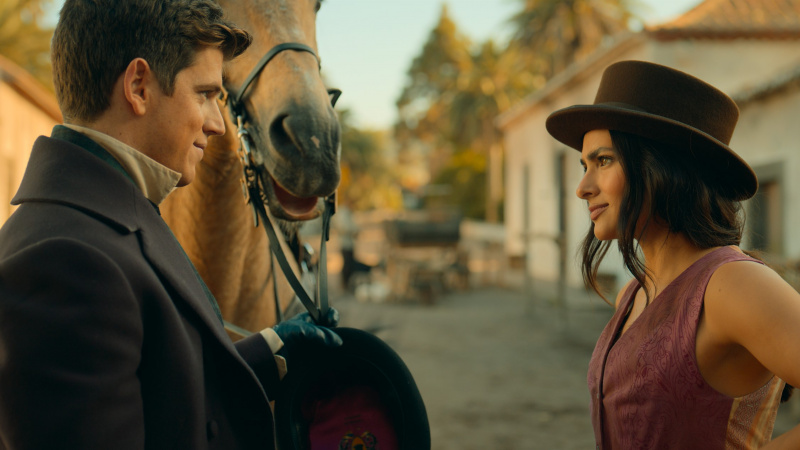   Miguel Bernardeau en Renata Notni praten in Zorro