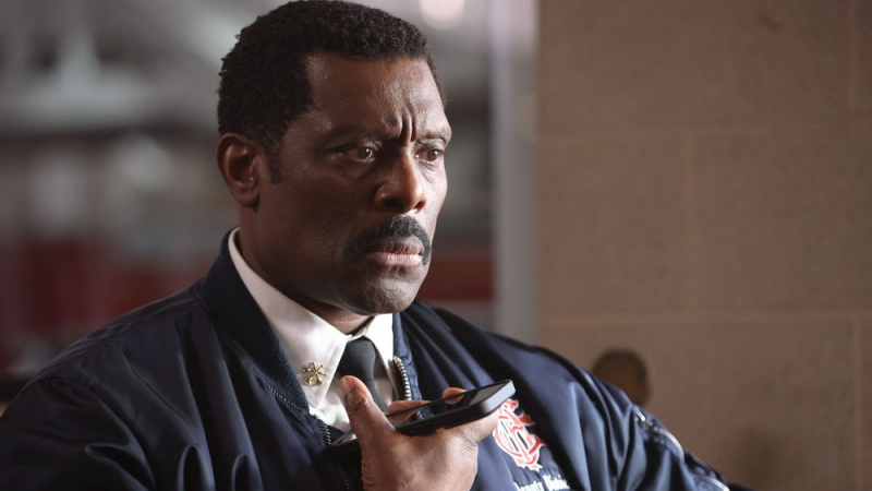   Eamonn Walker jako szef Wallace Boden w 12. sezonie Chicago Fire