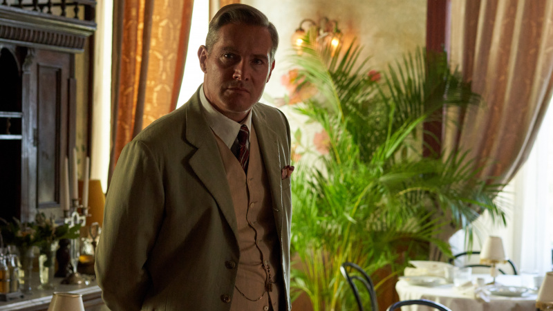   Cecil Ainsworth (Mark Umbers).