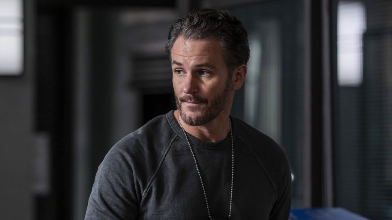   Kevinas Kane'as kaip Det. Terry Bruno „Teisė ir tvarka“ komandos kambaryje: SVU 25 sezonas, 8 serija