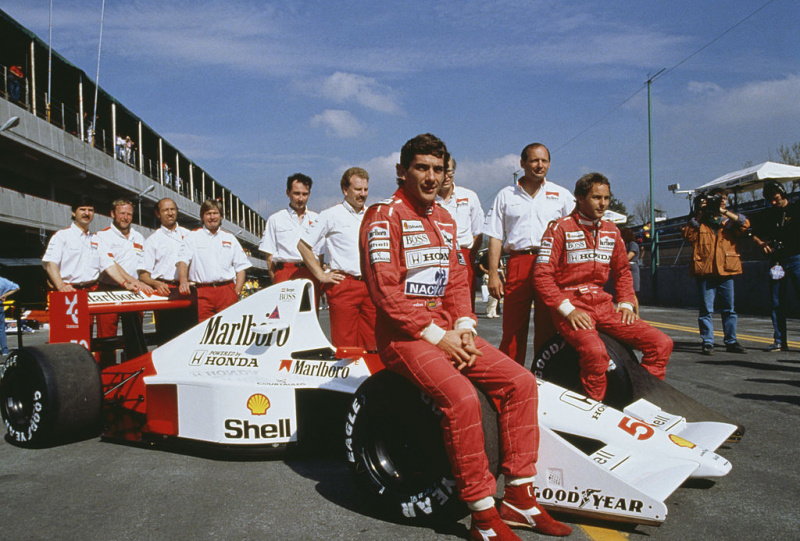   1990'da Ayrton Senna ve ekibi.