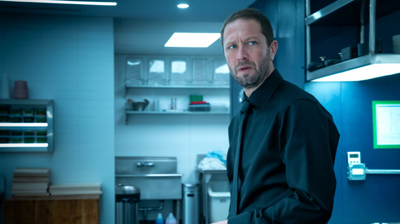  Ebon Moss Bachrach vo filme Medveď