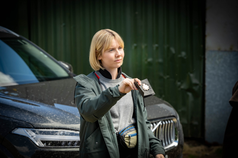 V druhej sezóne Karen Pirie sa Lauren Lyle vráti ako Karen Pirie