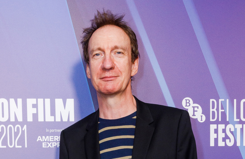   Fagina hrá David Thewlis.