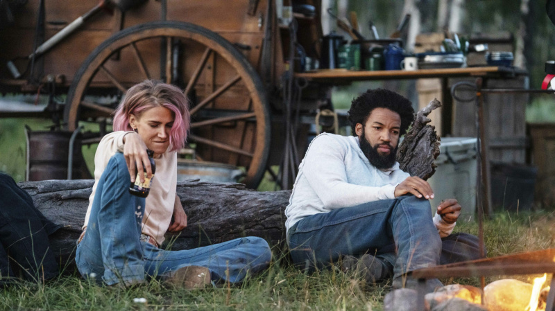   Η Jen Landon και ο Denim Richards στο Yellowstone