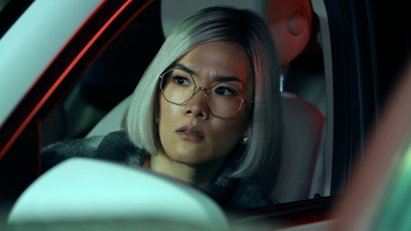   Amy (Ali Wong) en su coche en Beef