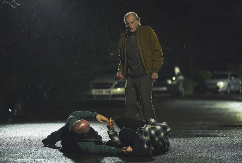   Ο Jason Watkins ως Simon και ο Joe Barber ως Jordan στο Coma