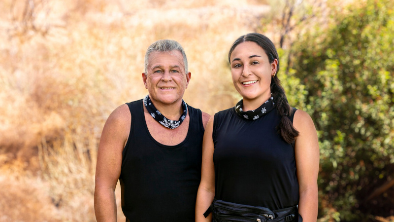   Chris Foster และ Mary Cardona-Foster ใน The Amazing Race