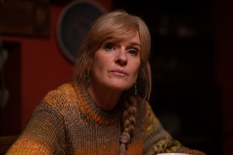   Siobhan Finneran kui Clare Cartwright.
