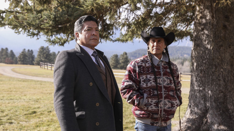 Ο Gil Birmingham and Mo Brings Plenty στο Yellowstone