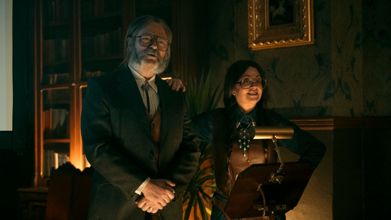  Nick Offerman และ Megan Mullally ใน The Umbrella Academy
