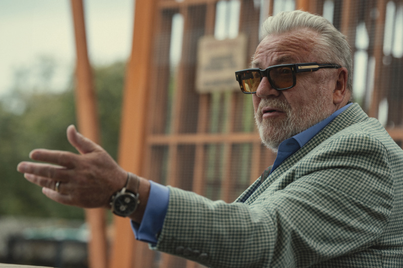 Ο Ray Winstone ως Bobby Glass στο επεισόδιο 5 του The Gentlemen ανακεφαλαίωση