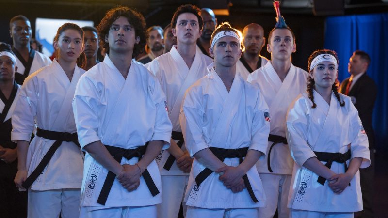 Oona O’Brien като Devon, Xolo Maridueña като Miguel Diaz, Gianni DeCenzo като Demetri, Jacob Bertrand като Eli 'Hawk' Московиц, Мери Маусър като Саманта ЛаРусо в Cobra Kai