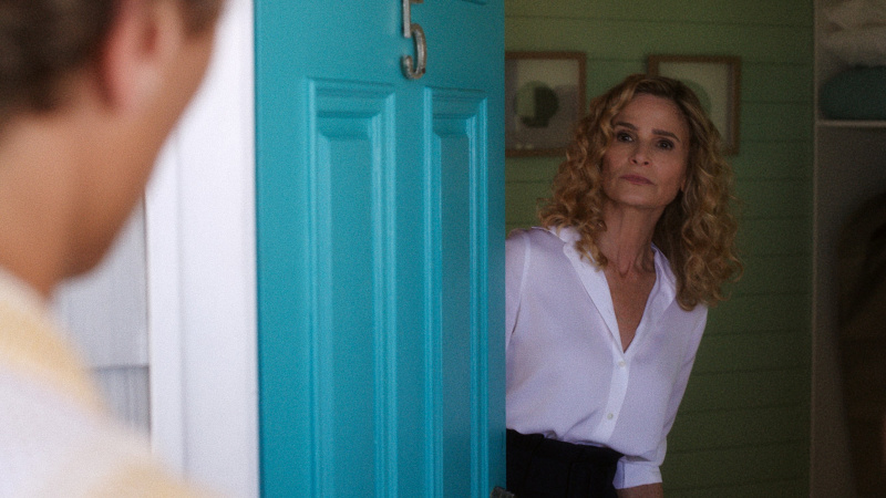   Kyra Sedgwick kao teta Julia otvara vrata u 2. sezoni Ljeto kada sam bila lijepa