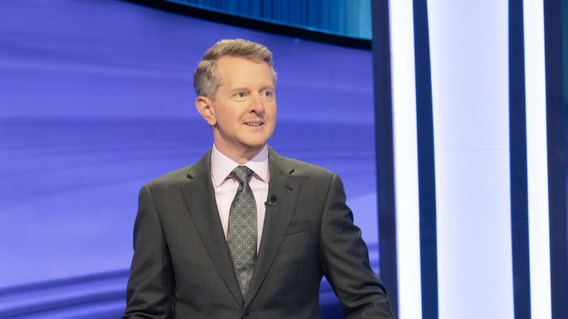 Ken Jennings hosťuje v Jeopardy