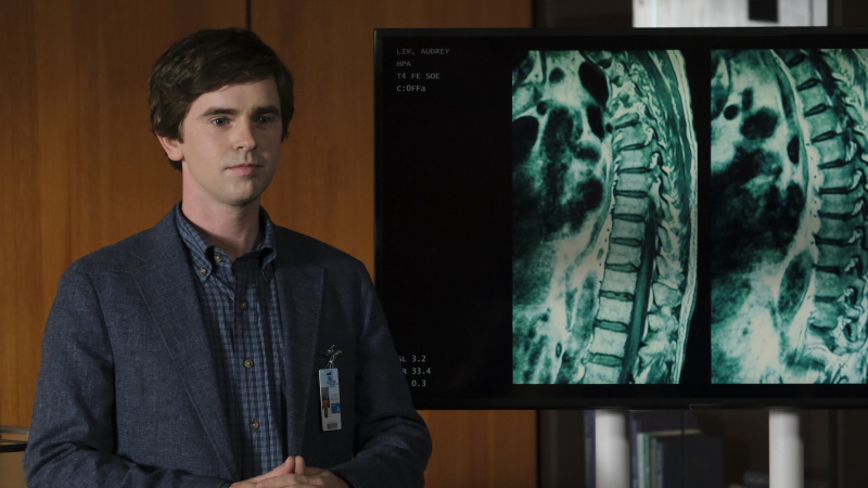 Freddie Highmore vo filme Dobrý doktor