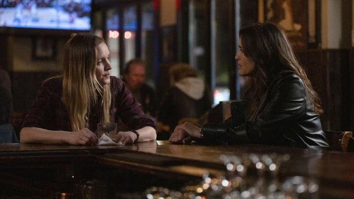   Law & Order: SVU'da FBI Özel Ajanı Shannah Sykes rolünde Jordana Spiro ve Kaptan Olivia Benson rolünde Mariska Hargitay: SVU 25. sezon 12. bölüm