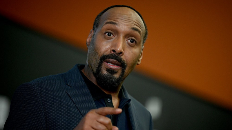   Ο Jesse L. Martin στο The Irrational