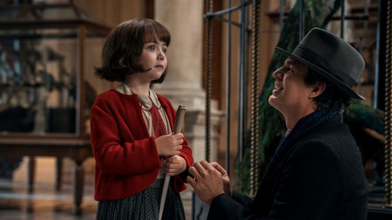   Η Nell Sutton και ο Mark Ruffalo στο All the Light We Cannot See