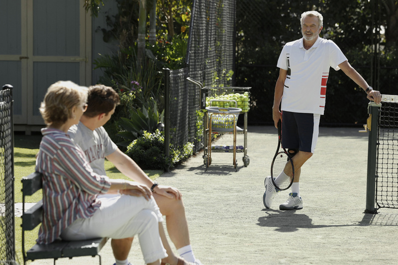   Stan, Troy ve Joy özel tenis kortlarında.