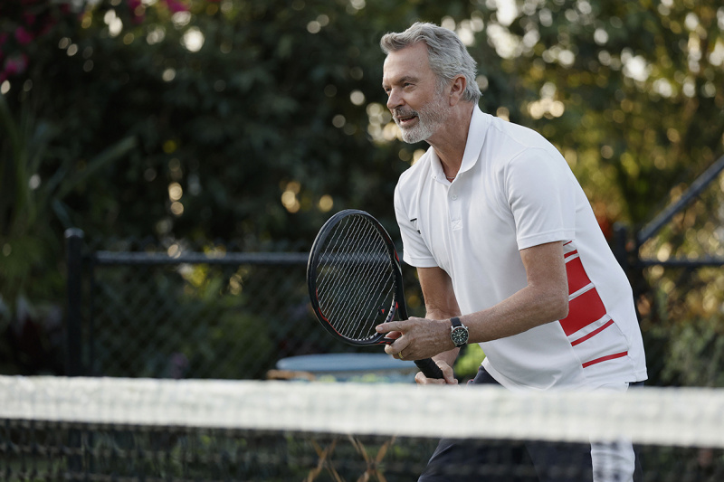   Sam Neill, tenis oynayan Stan rolünde.