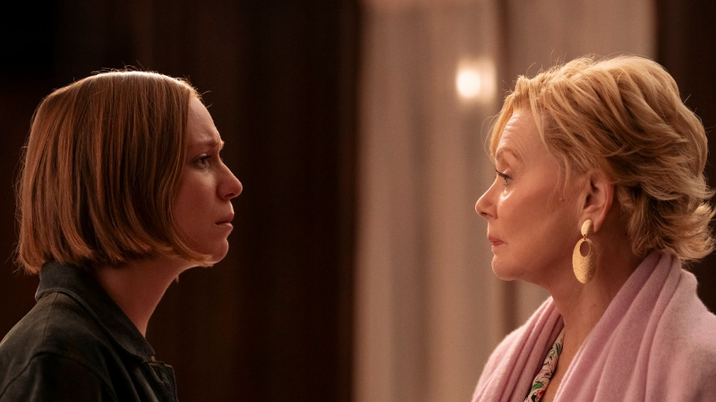   Hannah Einbinder a Jean Smart v Hacks