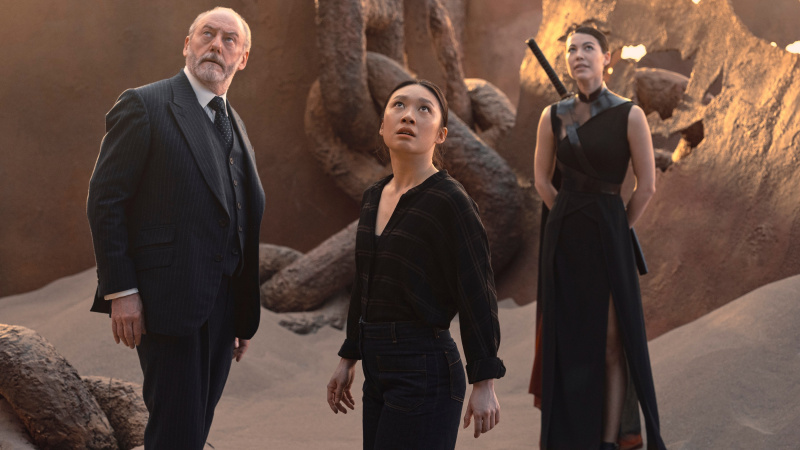   Wade (Liam Cunningham), Jin (Jess Hong), hostiteľ (Sea Shimooka) v 3 telesných problémoch