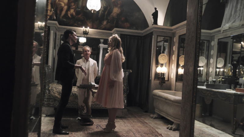   Stefano Giannio, Tomas Hollanderis ir Jennifer Coolidge filme „Baltasis lotosas“.