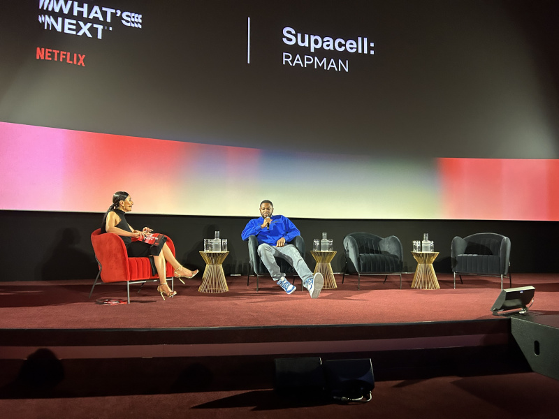   Producent Supacell Rapman sa rozpráva s Anitou Rani na nedávnej prehliadke Netflixu.