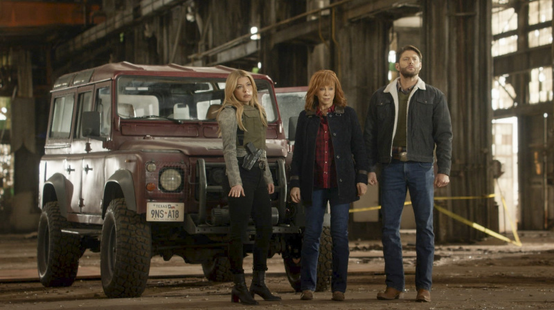   Katheryn Winnick, Reba McEntire y Jensen Ackles en Big Sky