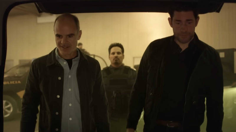   Michael Kelly, Michael Pena ja John Krasinski Jack Ryanin kaudella 4