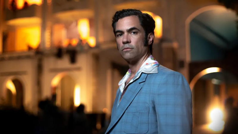   Danny Pino v hoteli Cocaine