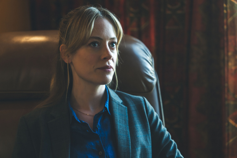   Jen Robinson (HANNAH McCLEAN)