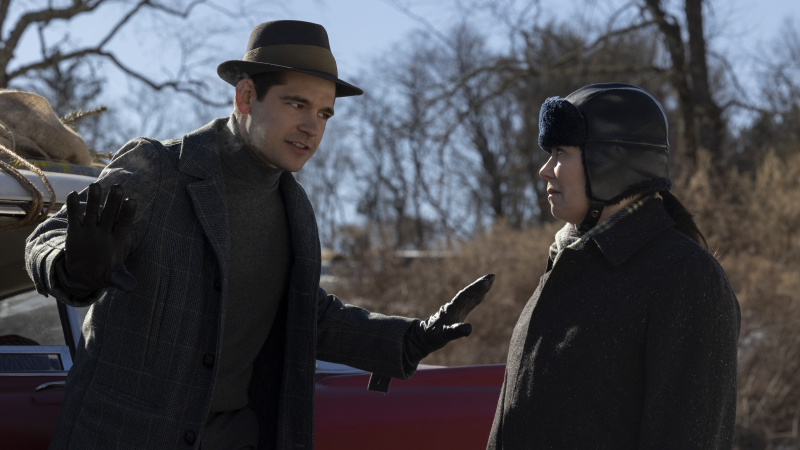   Jason Ralph และ Alex Borstein ใน The Marvelous Mrs. Maisel