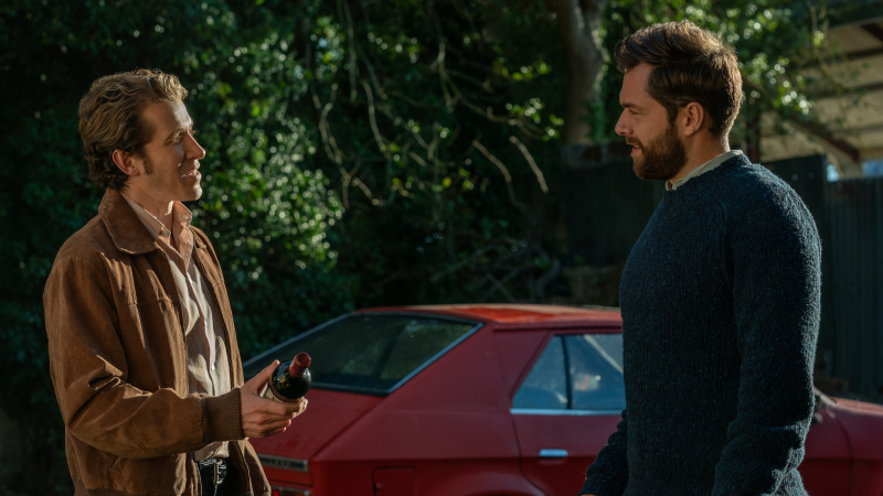   Rob Cameron และ Roger ใน Outlander ซีซั่น 7 ตอนที่ 7