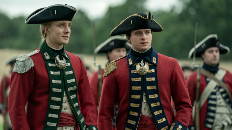   William Ransom และ Sandy Hammond ในเครื่องแบบใน Outlander Season 7 ตอนที่ 7