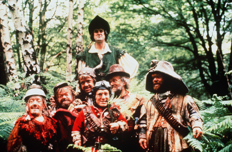   John Cleese ako Robin Hood vo filme Time Bandits.